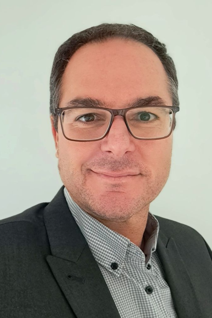 Louis Kamfer s headshot